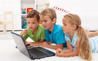 WHO warnt: Kleinkinder vom Bildschirm fernhalten