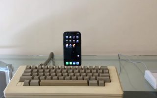 Video: iPhone X mit alter Macintosh-Maus und-Tastatur bedient