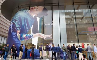 Die Schlangen sind zurück: AirPods Pro Verkauf im Apple Store gestartet