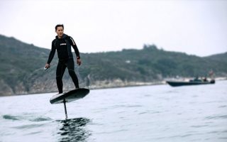 Kein Wind nötig: Elektrisches Surfboard „Waydoo Flyer“ vorgestellt