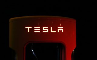 Baby soll Tesla-Upgrade für 10.000 Dollar gekauft haben