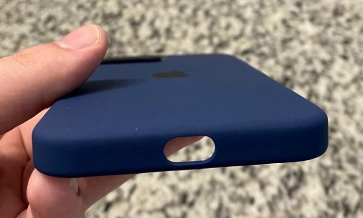 Apple Liefert Iphone 12 Cases Mit Defekt Aus Itopnews De Aktuelle Apple News Rabatte Zu Iphone Ipad Mac