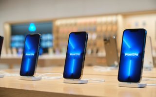 Apple-Aktie im Höhenflug: Neues Kursziel – und 300 Millionen verkaufte iPhones in 2022?
