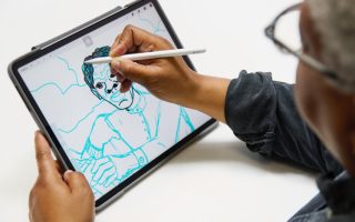 Mit iPad Pro, Pencil und Kunst: Professorin kämpft für Recht auf Freiheit