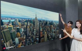 Für 25.000 Euro und mit Vibrator: LG präsentiert 97″ OLED Fernseher