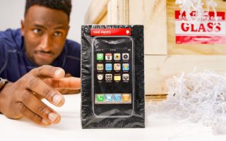 Eingeschweißtes iPhone 1 ausgepackt: Video kostet YouTuber 36.000 Euro
