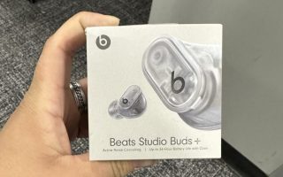 Beats Studio Buds+ bald im transparenten Design