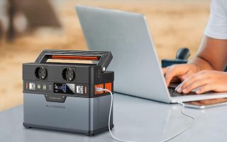 Amazon Blitzangebote: Tragbare Powerstation, Anker USB-C-Ladegerät, viele Nanoleaf Deals & mehr