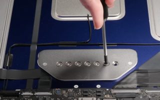 iMac mit M3 im Teardown: So sieht der Rechner von innen aus