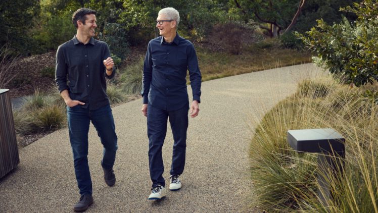 John Ternus (l.) übernimmt von Tim Cook. Foto: Apple