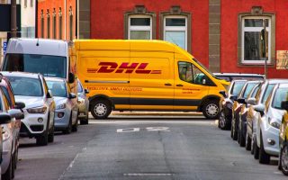 DHL stoppt bargeldlose Zahlung an der Haustür
